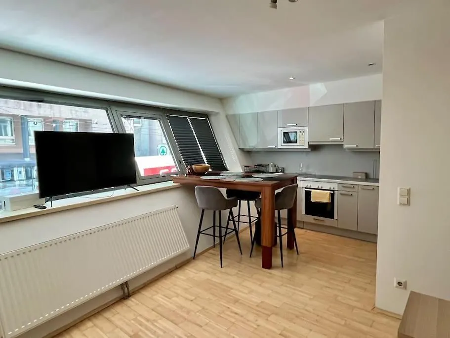 Spacious Apartment In The Popular 7Th District contacts